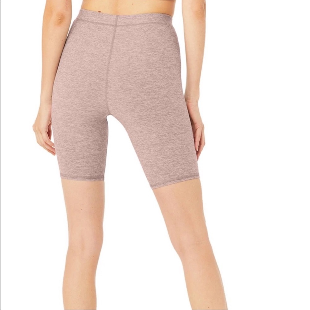 Alo Yoga bike shorts mauve small 8”